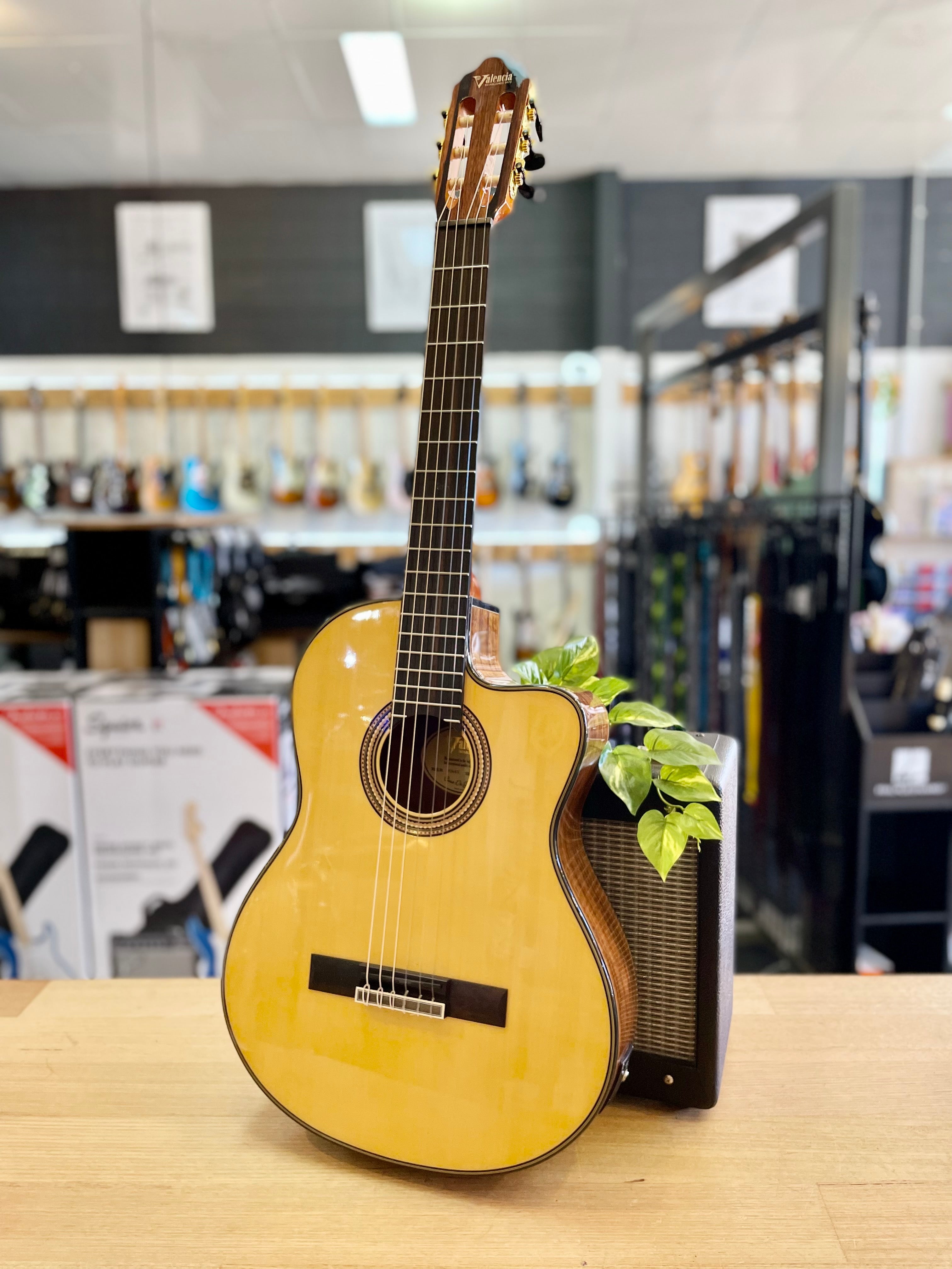 Valencia | VC564CE | Classical | Acoustic/Electric Valencia | VC564CE | Classical | Acoustic/Electric